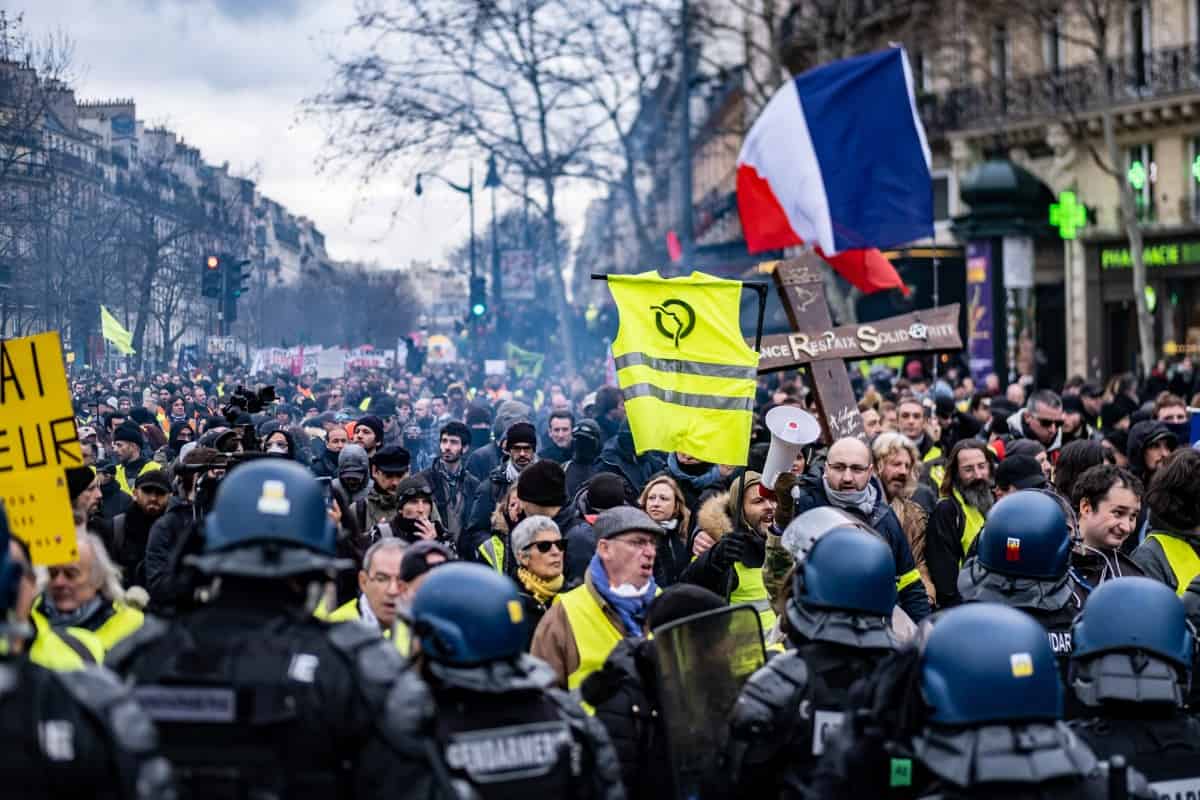 Fransen demonstreren tegen hoge kosten levensonderhoud