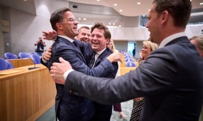 Wat verklaart de leegloop in de Nederlandse politiek?