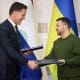 Rutte tekende contract voor tien jaar met Oekraïne als demissionair minister-president. Kan dat wel?