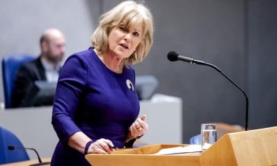 Minister Pia Dijkstra draagt soevereiniteit over aan de WHO